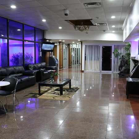 Sky Hotel At Tulsa Airport Esterno foto