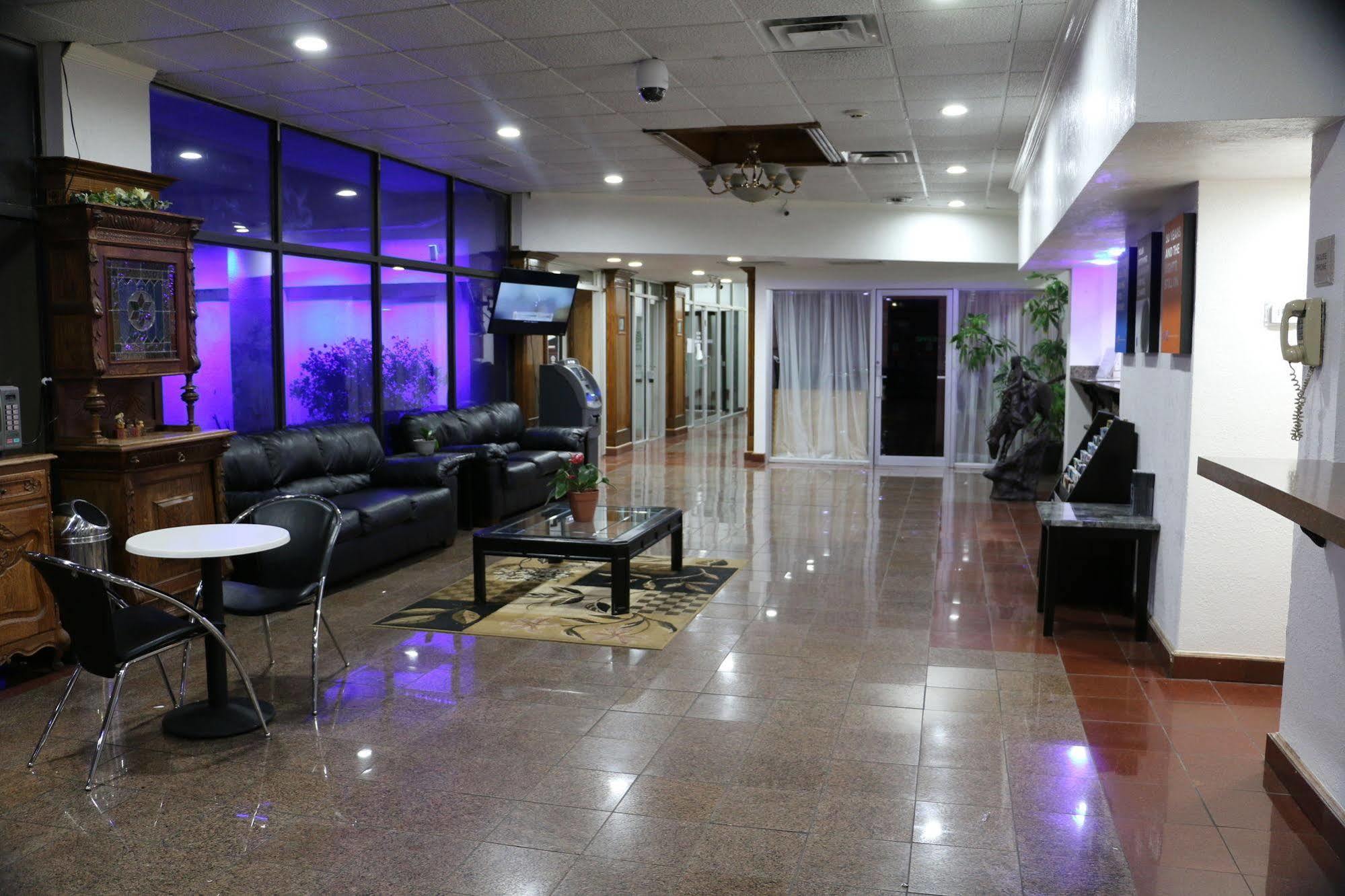 Sky Hotel At Tulsa Airport Esterno foto